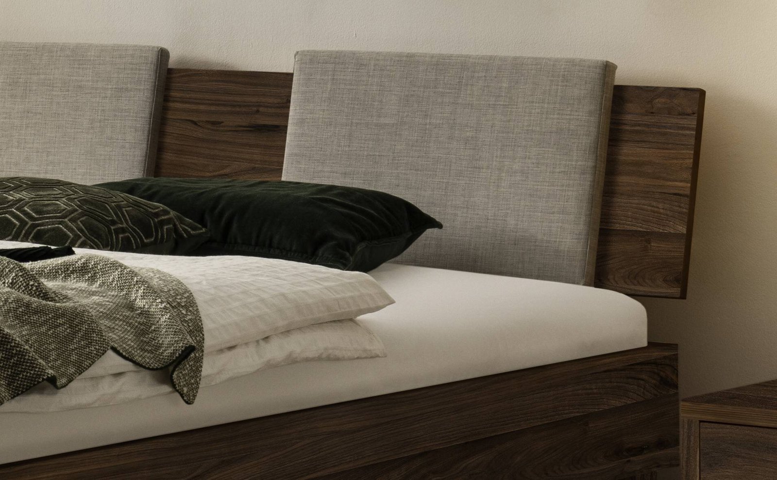 Bett Piemonte Hasena Nussbaum massiv 335-Pepe grey 160x200 cm Grau / Braun – Bild 2