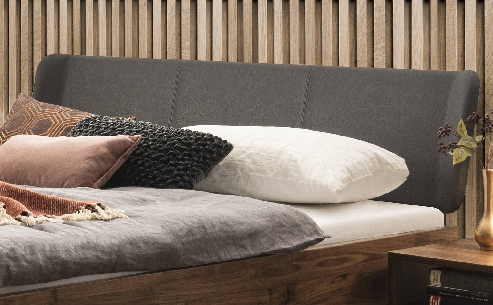 Bett Adriano Hasena Nussbaum massiv 336-Kul smoke 140x200 cm Anthrazit / Grau / Braun – Bild 2