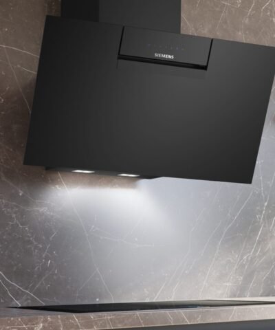 Alternative view of Hotte murale 80 cm Noir avec finition en verre LC87KFN60 - Encastrable - Siemens iQ300